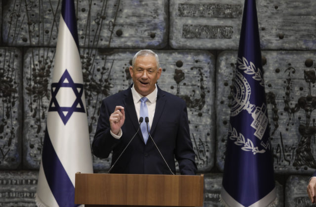 Existujú náznaky o pokračujúcej dohode o rukojemníkoch, tvrdí izraelský minister Ganc