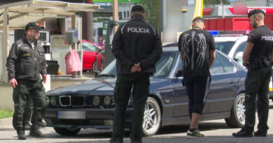 Mladík v Žiline šoféroval bez vodičského oprávnenia, policajti museli použiť varovné výstrely (foto)