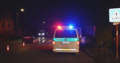 Tragická nočná nehoda pri Vranove nad Topľou. Zrážka kamióna s autom si vyžiadala jednu obeť